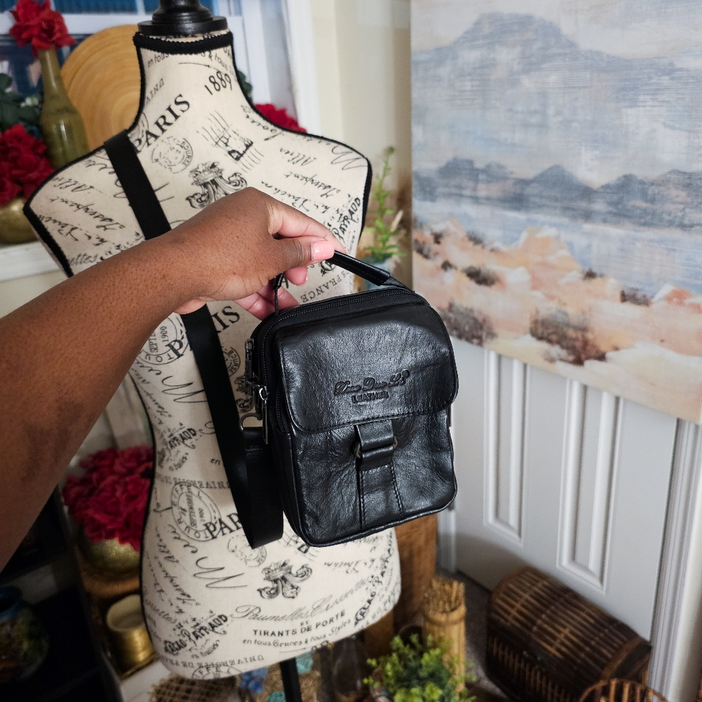 Vintage Xiao Duo Li Black Leather Crossbody Bag.